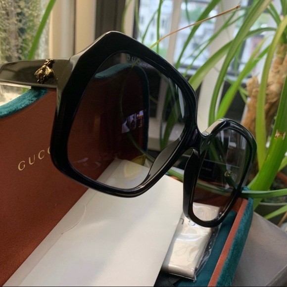 ⛔️SOLD⛔️Authentic GUCCI 54mm Oversized Square - Picture 2 of 8